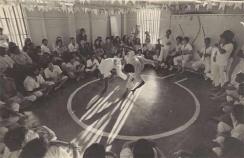 Roda de capoeira, USP 1978. Arquivo pessoal Mestre Alcides de Lima.