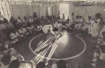Roda de capoeira na USP, 1978. Arquivo pessoal Mestre Alcides de Lima.